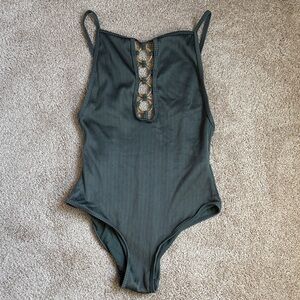 Hotkiss Woman’s Sage Green Ribbed One Piece Swimsuit. Size Medium